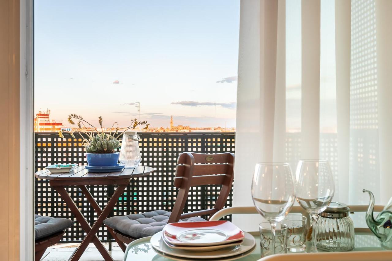 Апартаменты Apartamento Desde El Cielo De Triana Севилья Экстерьер фото